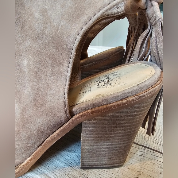 Vince Camuto Women's Size 8 Kyleena Open Toe Block Heel Fringe Festival Shoe - Picture 9 of 13